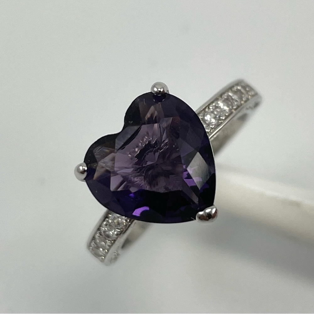 Beautiful Heart Cut Solitaire Purple Amethyst CZ Silver Plated‎ Elegant Ring
